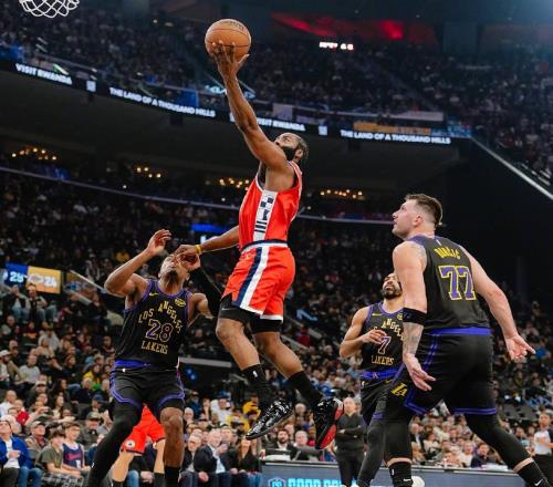 小卡复出24+5!快船111104湖人:祖巴茨18+19制霸内线!