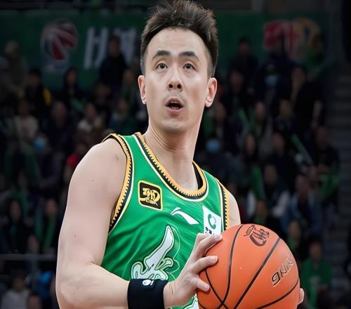 失望！辽宁队3连败，赵继伟十分失落一个人提前离开赛场