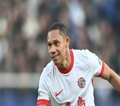 海牛新外援抵達(dá)，1.91米B2B中場，津門虎升級(jí)防線，挖寶西乙隊(duì)長