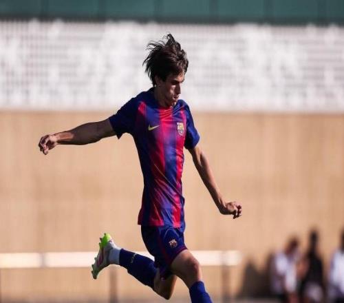 世体：科莫已报价巴萨后卫昆卡，报价包