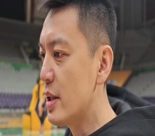 楊鳴：遼寧缺少其他球隊(duì)那樣的超級外援打山東是一場艱苦戰(zhàn)