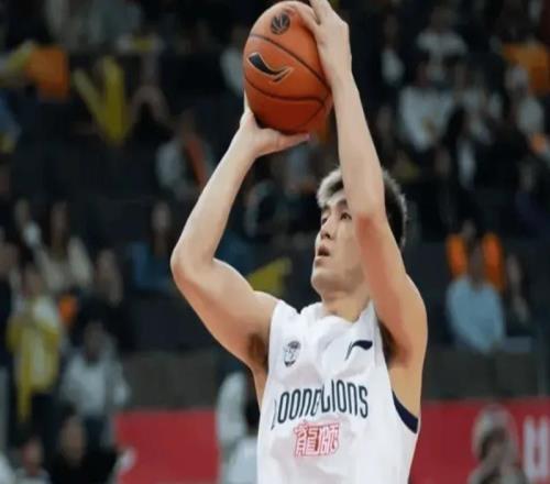 郭艾倫剛復出就統(tǒng)治加時！低開高走16分，結(jié)合球與變向仍具殺傷力