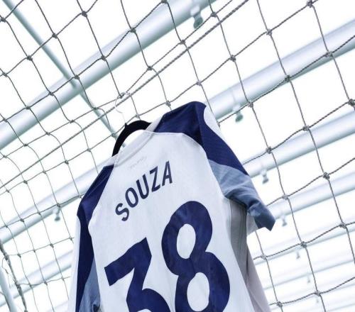 官方:热刺新援索萨将身披球队的38号球衣