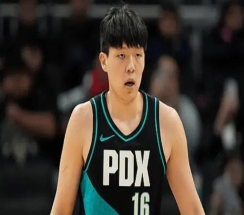 楊瀚森剛猛一節(jié)又垮！首節(jié)完美輔助，次節(jié)1分鐘被轟80，太被動(dòng)了