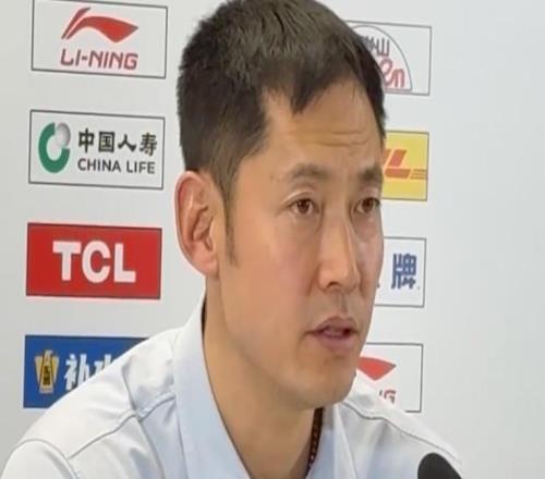张庆鹏：邹雨宸和朱松玮都在带伤作战，感谢球员们做出的牺牲