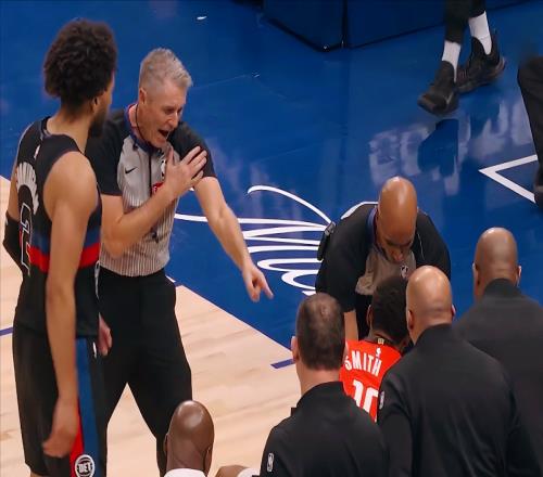 力克第1！止4連勝，火箭背靠背苦戰(zhàn)：杜蘭特孤膽英雄，申京遭痛批