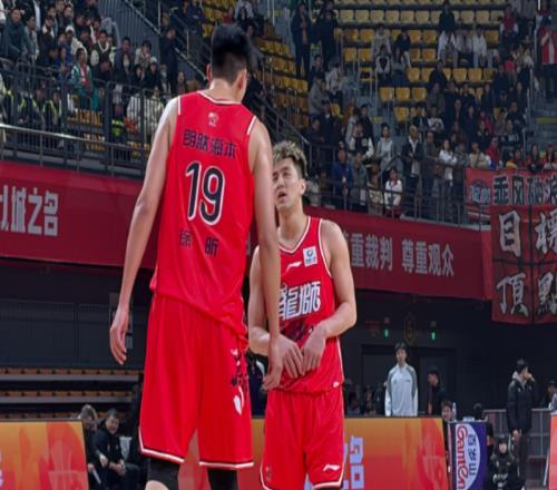 郭艾倫回歸最大受益者！10中9砍24分14板，球迷：離開杜鋒是對的