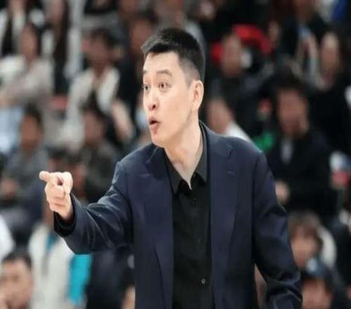 坑爹??！2米14內(nèi)線2分0板，出現(xiàn)超低級失誤，解說沒一點(diǎn)攻擊力