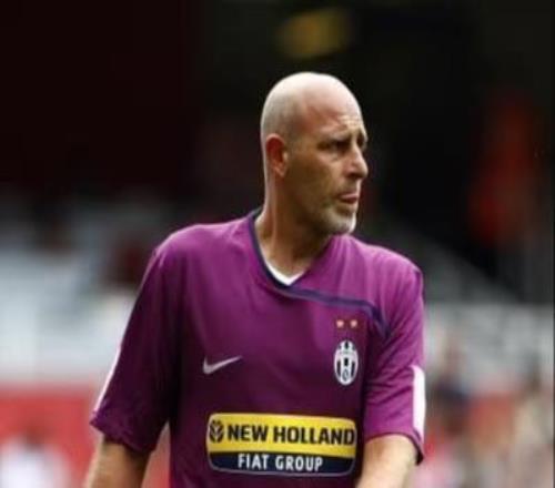 以当布冯替补为荣的门将，在尤文图斯离奇受伤，在罗马爱而不得