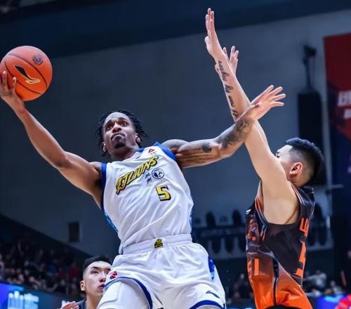 CBA最新積分榜：廣廈無(wú)緣8連勝，上海3分憾負(fù)，遼寧5978新疆