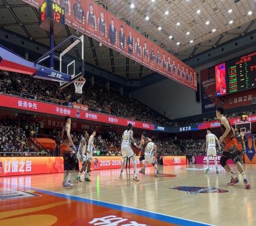 全场战报山东男篮93：87力克广厦，迎来省体主场开门红