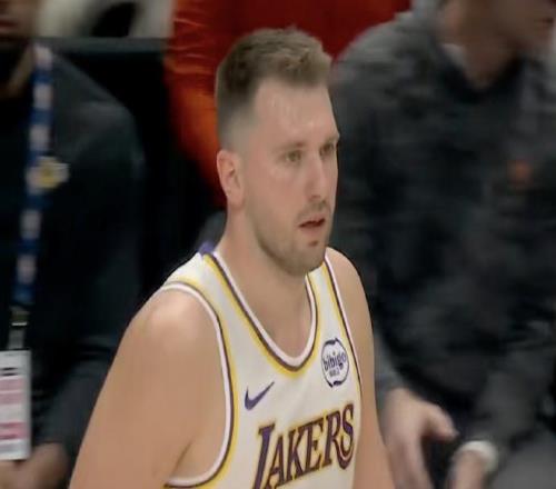 東契奇創(chuàng)歷史最年輕紀(jì)錄：解鎖1500記三分里程碑超越塔圖姆