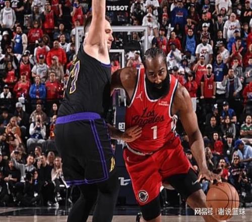 快船輕松過關(guān)三喜臨門，主力得到休息時間，找回久違強悍防守