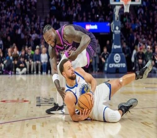 大冷門(mén)！勇士26分打爆西部勁旅：庫(kù)里迎里程碑，愛(ài)德華茲難救主