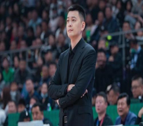 楊鳴：球隊(duì)最近的表現(xiàn)讓大家很失望，我非常內(nèi)疚和慚愧
