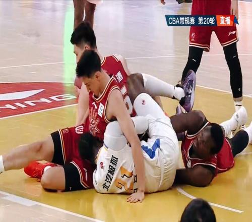 1分惜敗！殘陣北京驚艷1戰(zhàn)，CBA焦點(diǎn)：迪亞洛準(zhǔn)3雙，多次爆發(fā)爭執(zhí)