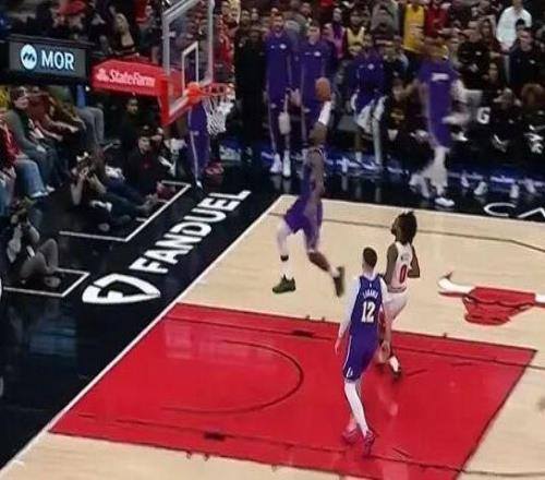 一圖流半場20分！老詹超高速遠距離單臂滑翔劈扣！太殘暴了！