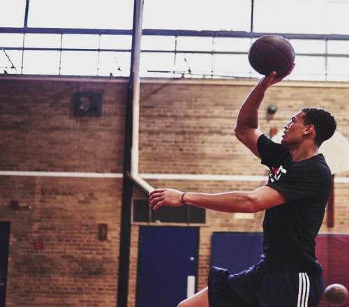 帶著母親遺愿戰(zhàn)斗12年，交易添頭成了隊魂