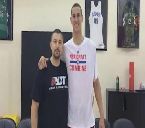 帶著母親遺愿戰(zhàn)斗12年,交易添頭成了隊(duì)魂