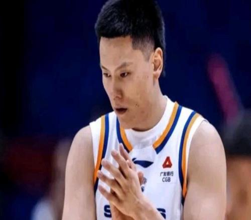 洛夫顿30分10板2助1断2帽CBA常规赛上海9578战胜广州