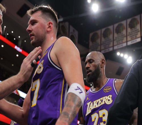 聯(lián)盟第6+聯(lián)盟第10！湖人遭遇幸福的煩惱，里夫斯回歸該打替補(bǔ)嗎