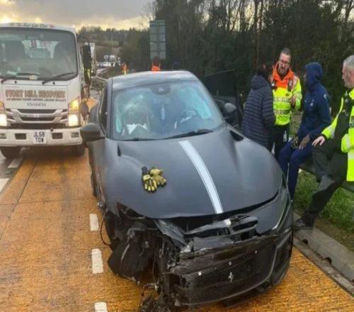 穆阿尼車禍驚魂，比賽照踢