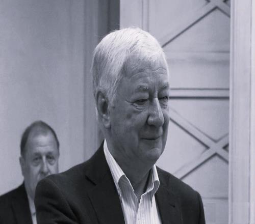 天崩开局王炸收官！追忆前鲁能老帅鲍里斯用涅波替换他太糊涂