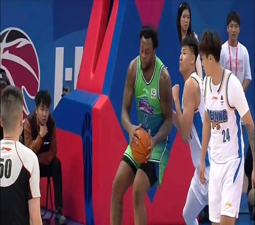 北京輸球揪出最大毒瘤！他上場9分鐘，球隊輸19分，打的太差了