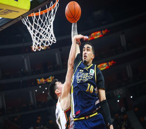 5連勝廣東5消息！徐杰有望復出，大牌又在偷懶，奎因罕見批評球隊