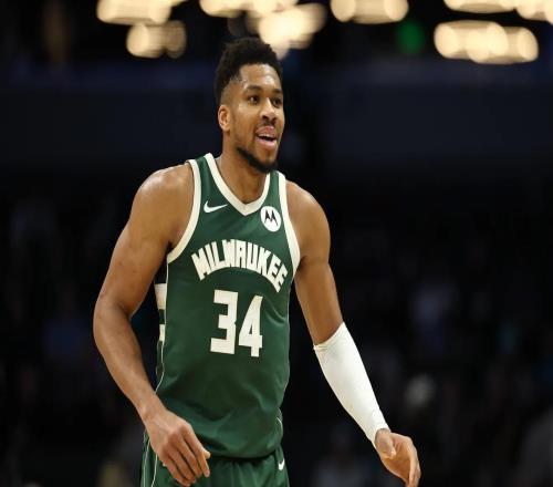 美媒：雄鹿一直試圖為字母哥找?guī)褪郑繕饲騿T包括莫蘭特等人