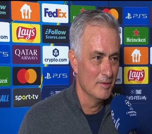 門將讀秒絕殺后，穆里尼奧瘋狂慶祝！63歲狂人滿頭白發(fā)，依然瀟灑