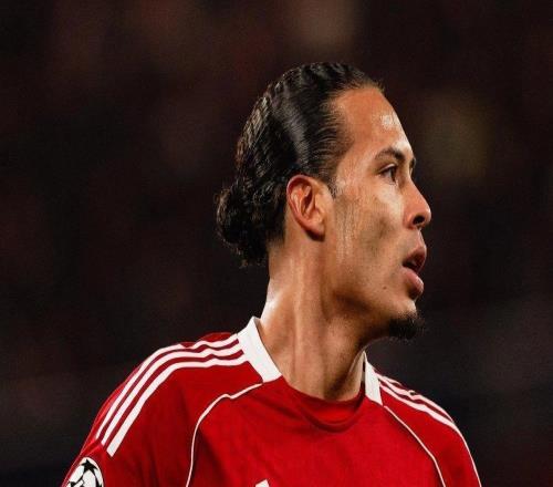 助攻帽子戏法，范戴克当选与卡拉巴赫一役利物浦队内最佳球员