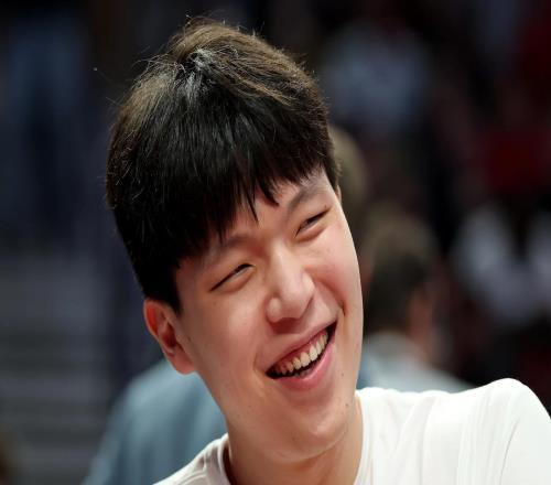 拓媒：楊瀚森打出了本賽季最佳一戰(zhàn)，他關(guān)系著開拓者未來上限