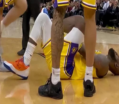 詹皇感激騎士致敬之愛(ài)：不確定明年還會(huì)征戰(zhàn)！鐵林分析大概率退役