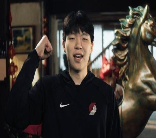 入選全明星、主演賀歲片，愈發(fā)成熟的楊瀚森需要抓住這個(gè)機(jī)遇