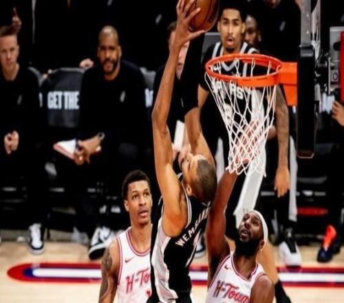 征服豐田中心！火箭球迷在自家主場(chǎng)為文班亞馬響起MVP的呼喊