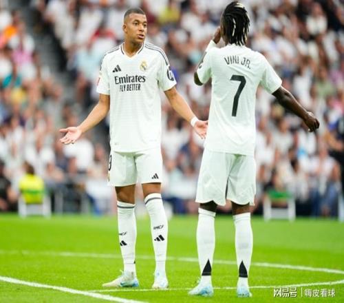 米蘭故事重演！歐冠兩大冷門，三進三出，皇馬巴黎落入附加賽