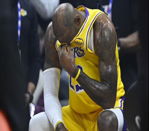 湖人慘敗騎士！詹姆斯進(jìn)入離隊(duì)倒計(jì)時(shí)落葉歸根是三方受益的結(jié)局