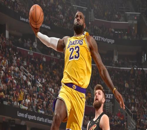 詹姆斯创NBA历史第1神迹，湖人完败骑士！东契奇29+6，米切尔25+5