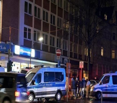 這是要干啥魯爾：多位多特球迷試圖搶走一國米球迷的紀念品