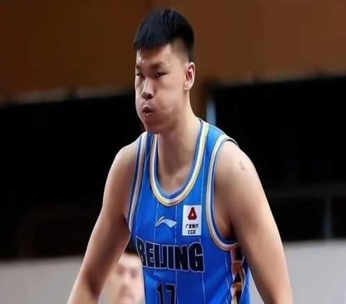 拿600萬頂薪，出戰(zhàn)10分鐘，0分2板3犯規(guī)，正負值19，愧對許利民