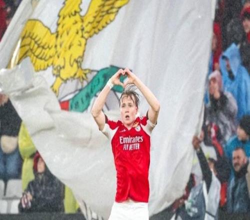 雙響改命，本菲卡邊鋒憑戰(zhàn)功留隊(duì)