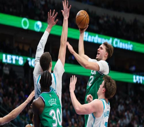 狄龍40+8+4無緣今日最佳球員！因為弗拉格爆砍49+10+3創(chuàng)5項紀錄