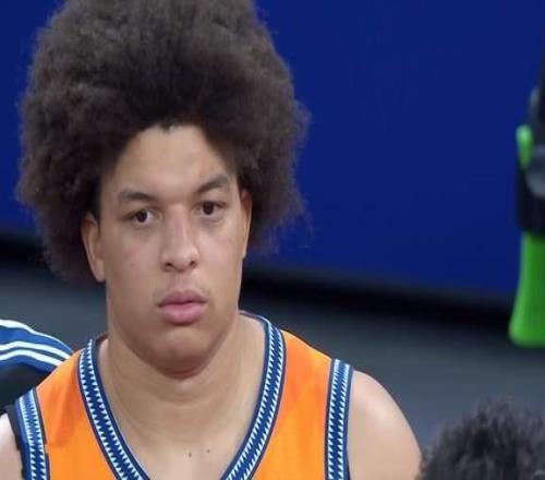 張鎮(zhèn)麟關(guān)鍵補(bǔ)扣，上海男籃險(xiǎn)勝深圳，盧偉奇招制勝，新星16+7+8