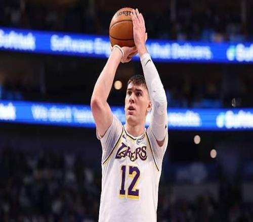 根本沒有擔(dān)任先發(fā)的能力，湖人卻對這位鋒線新星充滿了信任