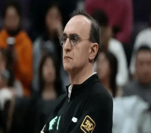 输宁波发布会！乌戈不满失误多与命中率太低，莫兰德被法尔打服！