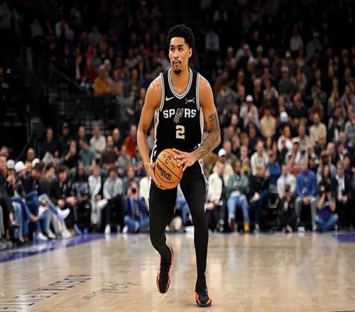 不斷沖擊火箭內(nèi)線！馬刺榜眼郎竟然成為了決定比賽走勢的關鍵人物