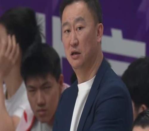 打的啥呀！青島男籃不敵魚腩，劉維偉吞下5連敗，雙外援哐哐打鐵