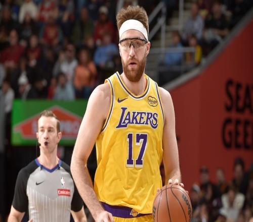 莫名其妙又成為了犧牲品，湖人為什么突然間不讓他進入輪換陣容