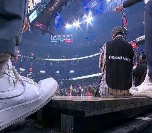 一圖流NBA你要死??！小人物受傷賽季報銷你不管，東子差點(diǎn)受傷就管了！